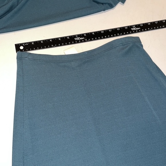Max Studio size Medium Teal blue 2 piece 3/4 sleeve top & pull on Maxi skirt - Picture 6 of 14